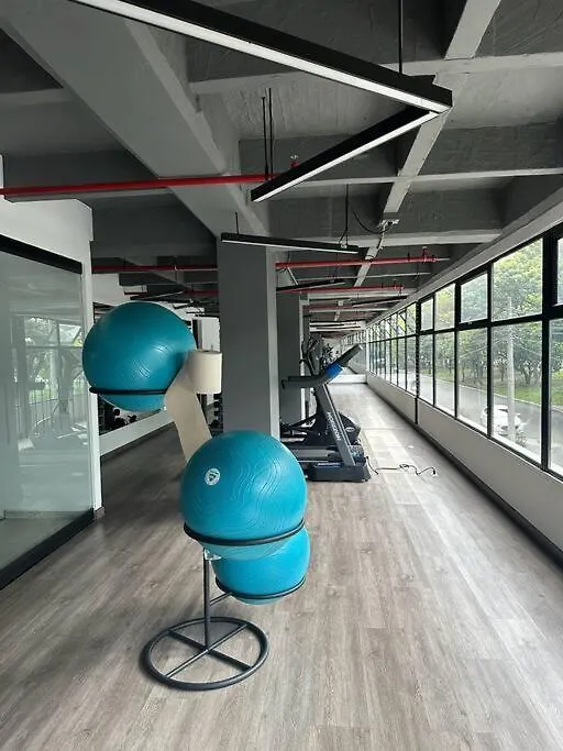 Gorgeous, Modern, And Air-Conditioned Included 메딜린 0*,