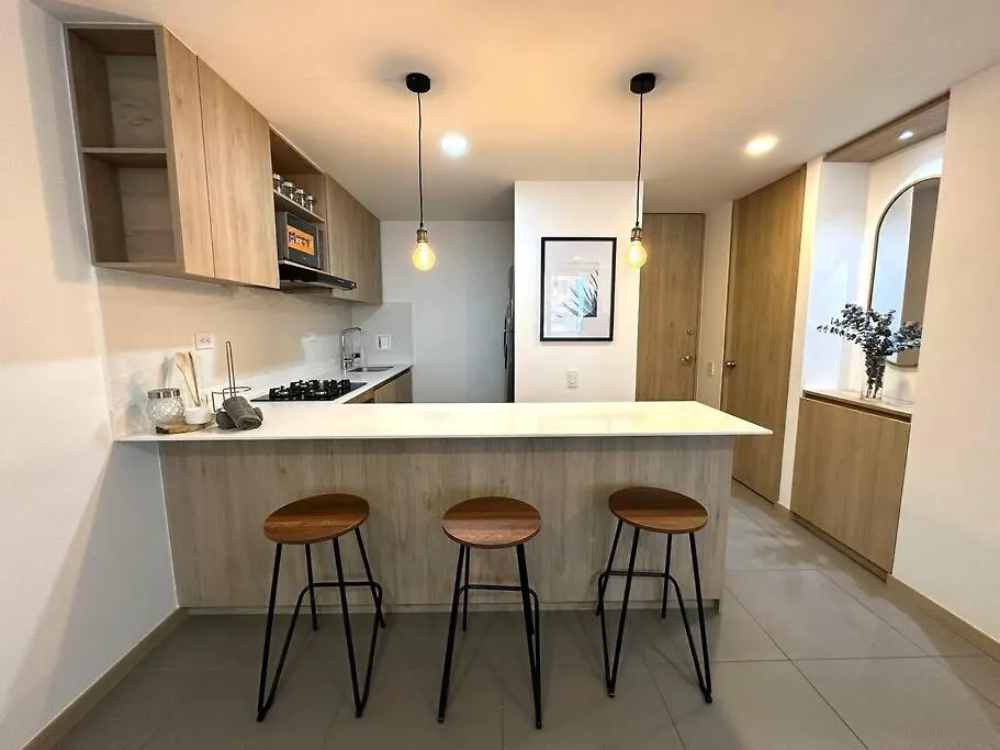 Gorgeous, Modern, And Air-Conditioned Included 메딜린